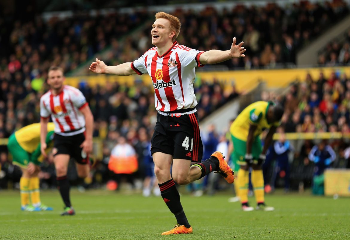 NORWICH, ENGLAND - APRIL 16: Duncan Watmore of Sunderland celebrates scoring his team's third goal during the Barclays Premier League match between Norwich City and Sunderland at Carrow Road on April 16, 2016 in Norwich, England.