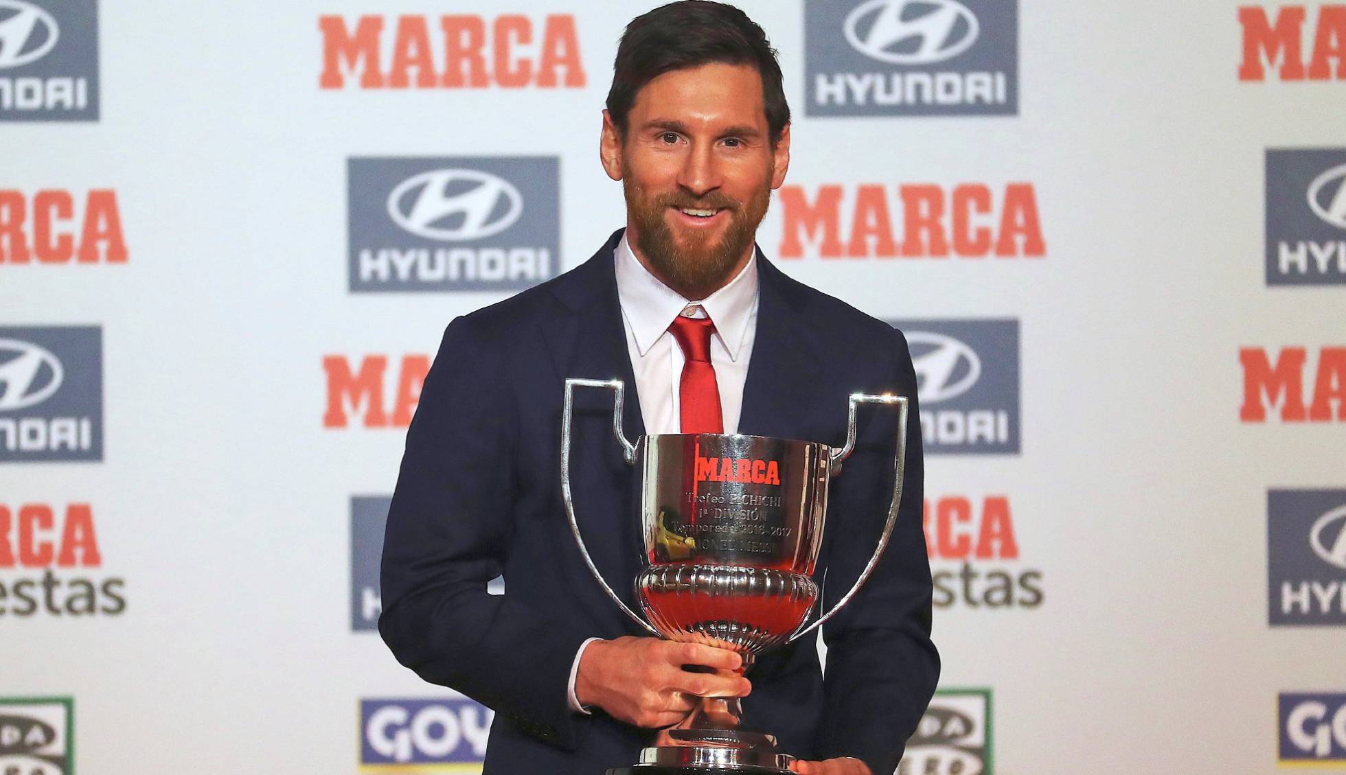 Messi receives Pichichi and Di Stéfano awards at the Premios MARCA