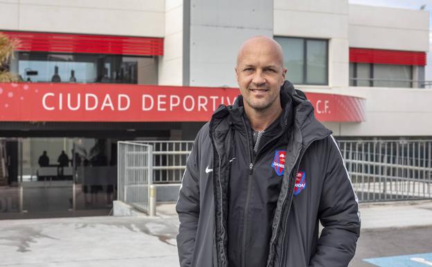 Jordi Cruyff takes time out from Granada pre-season trip to chat about his plans with Chongqing Danghai Lifan