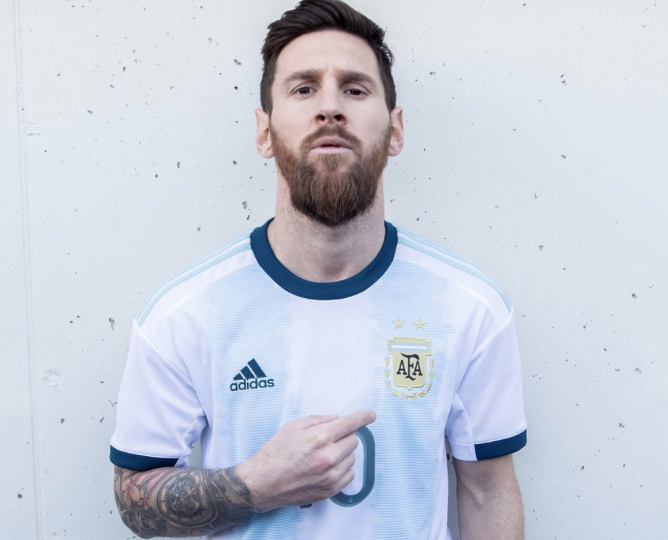 Leo Messi, galardonado con el Balón Educativo por Scholas Occurrentes, la fundación del Papa Francisco