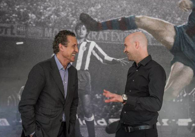 Jordi Cruyff conversa junto a Jorge Valdado sobre la figura de su padre y el futuro del fútbol moderno en una interesante charla para El País
