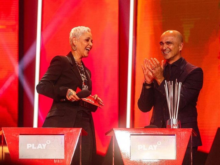 Roberto Martínez, invitado especial de los Premios Play Portugal, entregó el premio al mejor grupo junto a la fadista Mariza