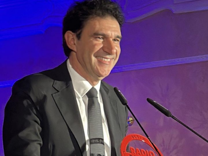 Reconocimiento para Aitor Karanka  por su magnífica trayectoria como futbolista y entrenador en los Premios Radio Marca Albacete
